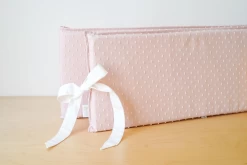 Bouton Jaune Bouton Jaune - Demi-Bordure De Lit, Bout De Ficelle, Rose