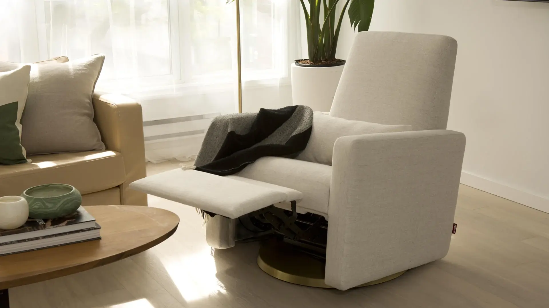 Monte Design Monte Grano - Fauteuil Berçant Motorisé Inclinable, Base De Bois Espresso - GÉNÉRAL – Image 5