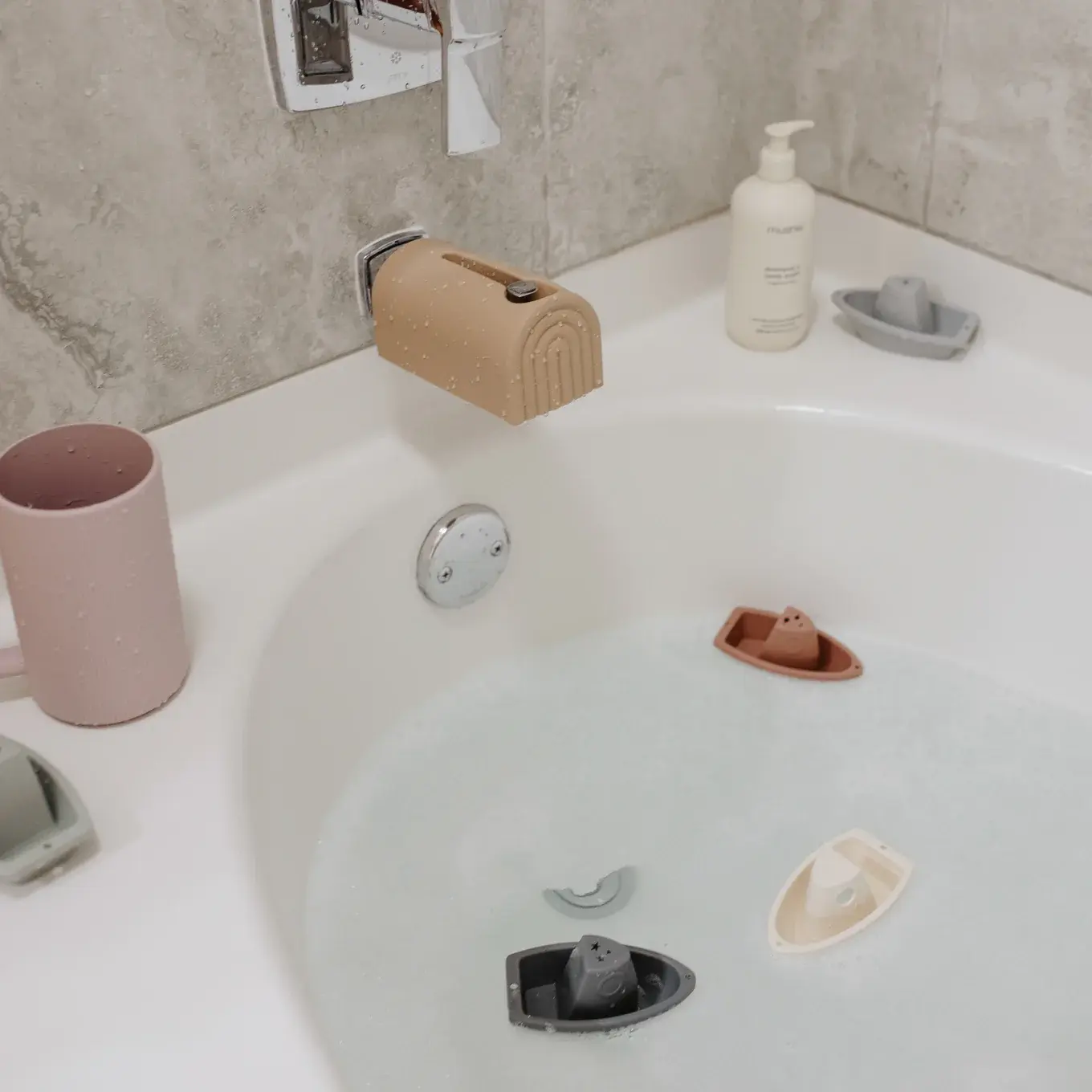 Mushie Mushie - Tasse De Rinçage Pour Le Bain, Sauge – Image 4